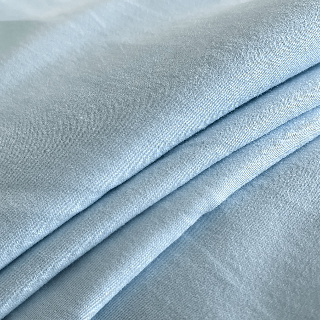 91家纺网 家纺一手货源 找家纺 置顶家纺 2025新款全棉加厚磨毛刺绣秋冬系列四件套-赫本 赫本-浅天蓝