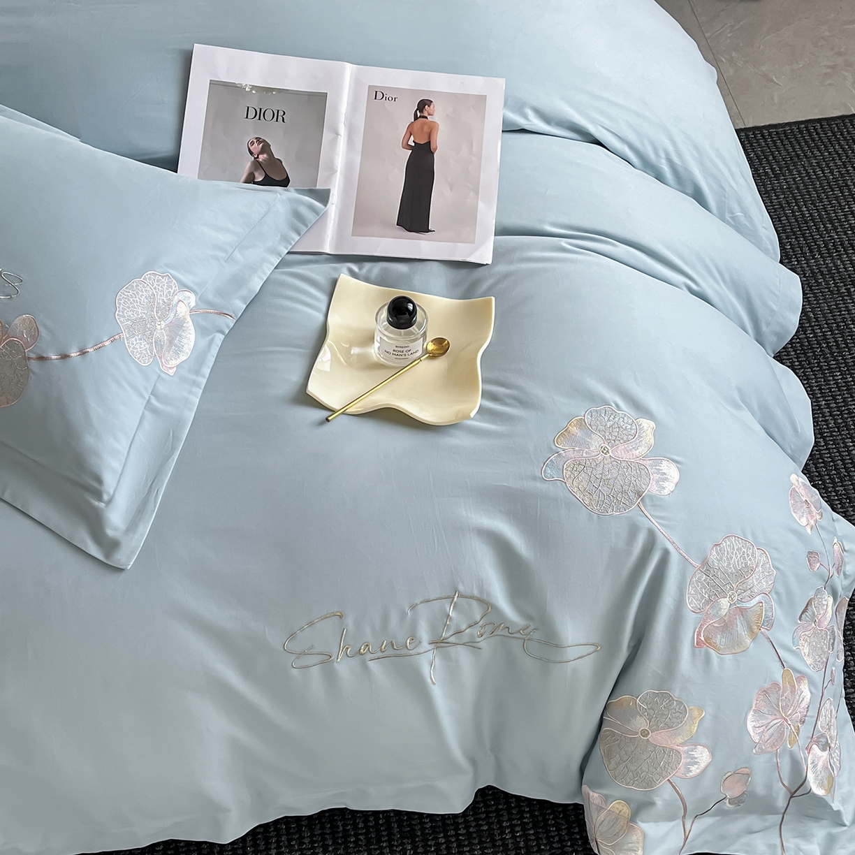 91家纺网 家纺一手货源 找家纺 置顶家纺 2025新款全棉加厚磨毛刺绣秋冬系列四件套-赫本 赫本-繁星蓝