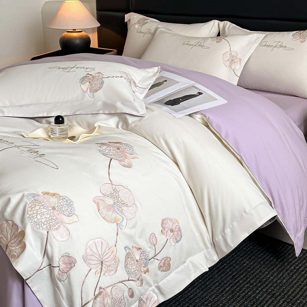 91家纺网 家纺一手货源 找家纺 置顶家纺 2025新款全棉加厚磨毛刺绣秋冬系列四件套-赫本 赫本-奶白+香芋紫