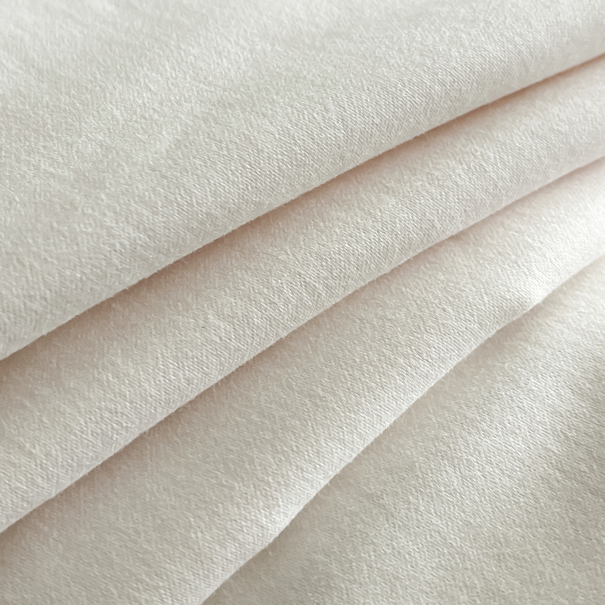 91家纺网 家纺一手货源 找家纺 置顶家纺 2025新款全棉加厚磨毛刺绣秋冬系列四件套-赫本 赫本-奶白+香芋紫