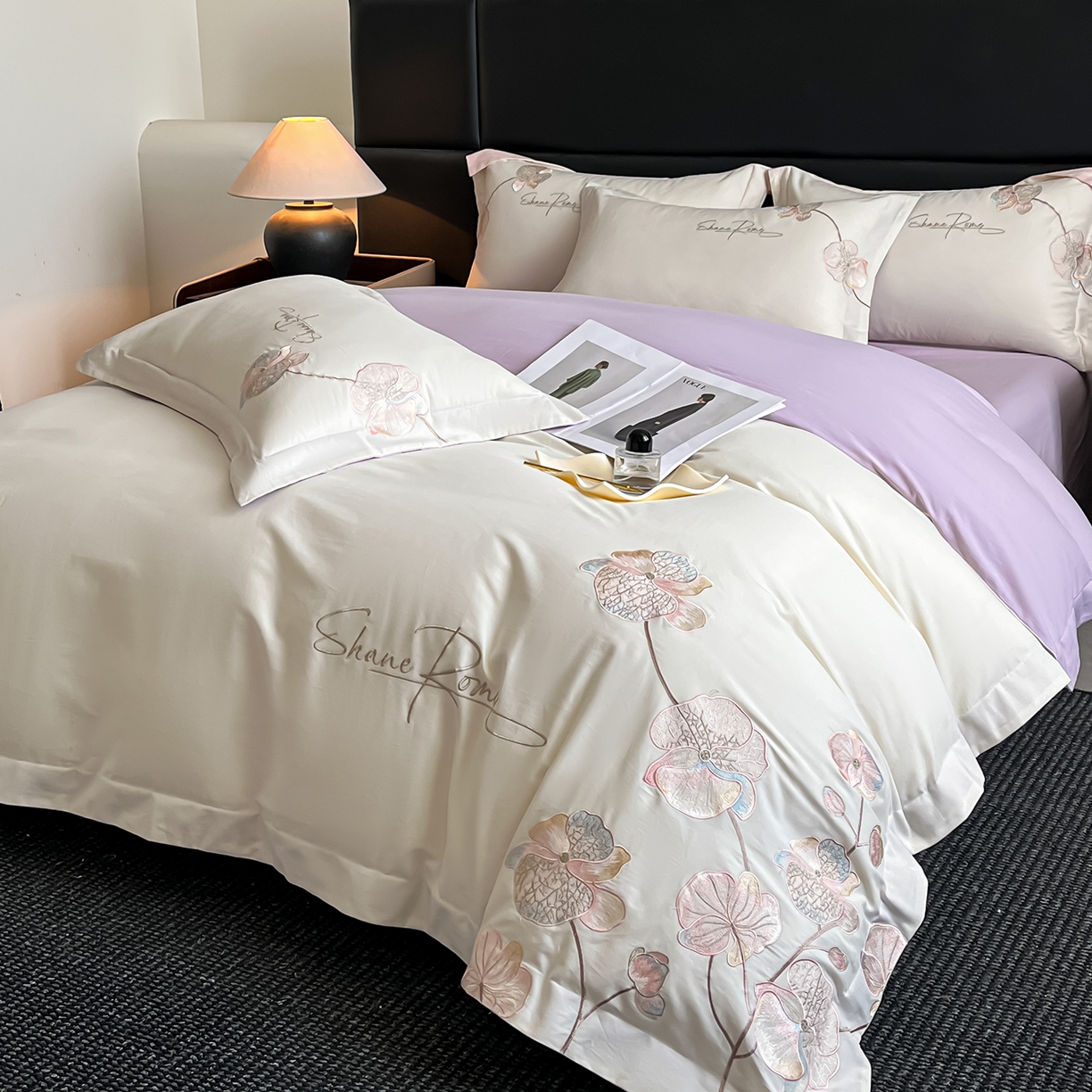 91家纺网 家纺一手货源 找家纺 置顶家纺 2025新款全棉加厚磨毛刺绣秋冬系列四件套-赫本 赫本-奶白+香芋紫