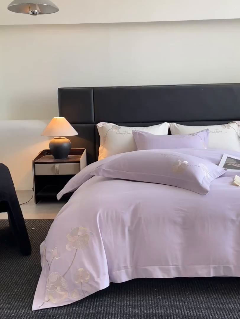 91家纺网 家纺一手货源 找家纺 置顶家纺 2025新款全棉加厚磨毛刺绣秋冬系列四件套-赫本 赫本-香芋紫