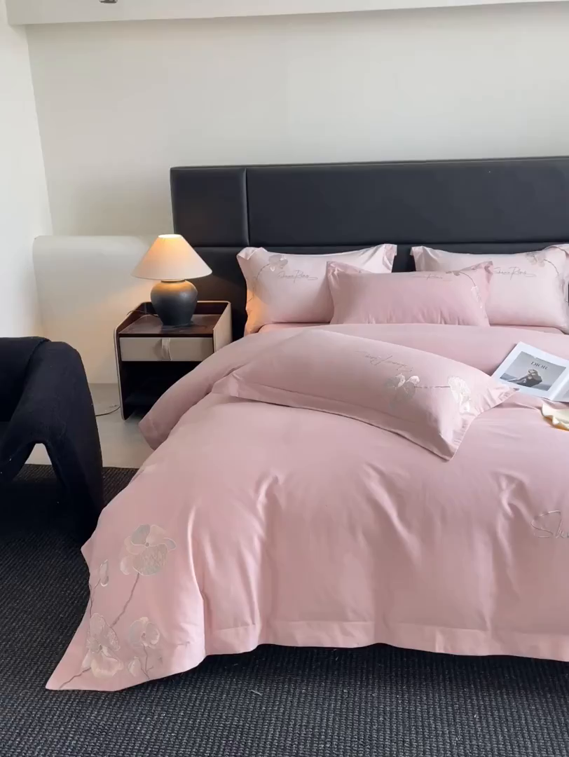 91家纺网 家纺一手货源 找家纺 置顶家纺 2025新款全棉加厚磨毛刺绣秋冬系列四件套-赫本 赫本-浅豆沙