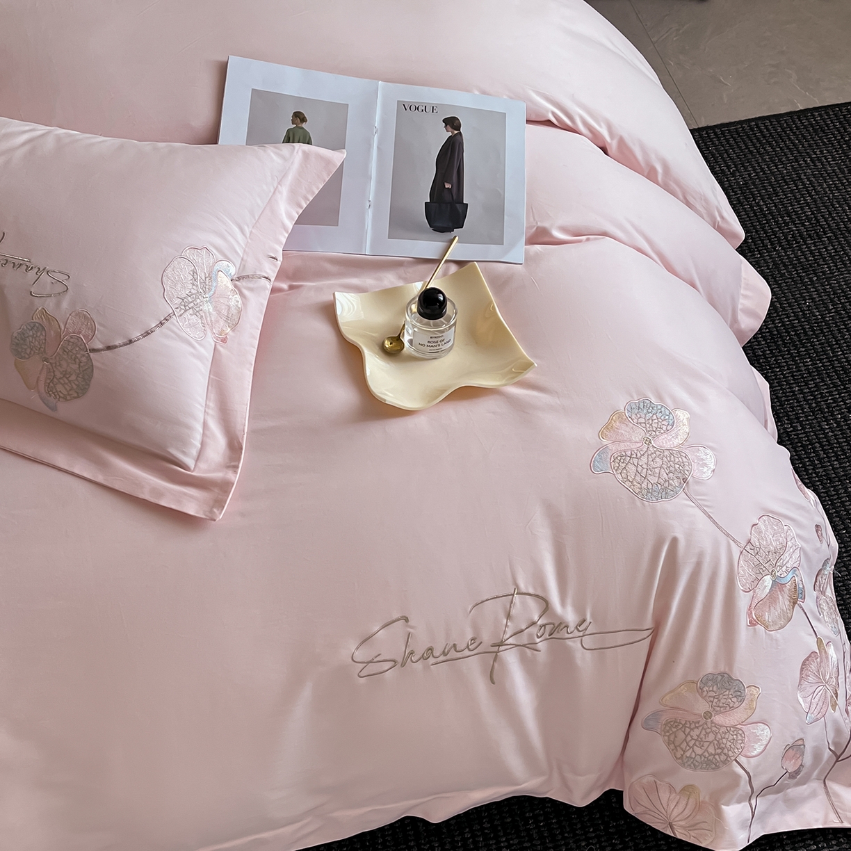 91家纺网 家纺一手货源 找家纺 置顶家纺 2025新款全棉加厚磨毛刺绣秋冬系列四件套-赫本 赫本-粉玉