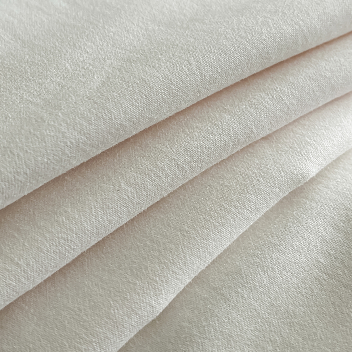 91家纺网 家纺一手货源 找家纺 置顶家纺 2025新款全棉加厚磨毛刺绣秋冬系列四件套-赫本 赫本-奶白+浅蓝