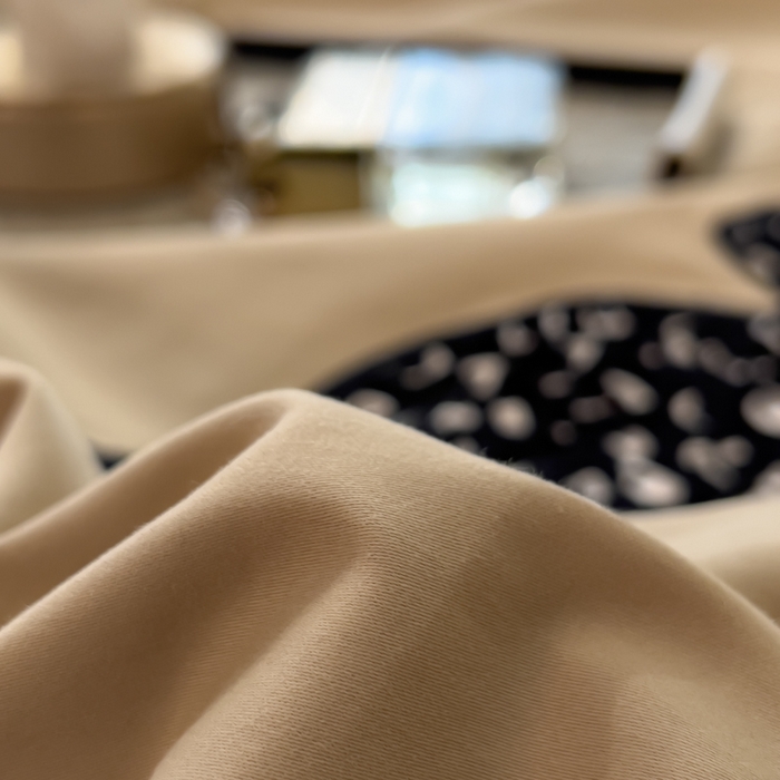 91家纺网 家纺一手货源 找家纺 印季家纺 2025新款全棉50s磨毛绣花-黑豹四件套 浅驼-玛卡粉