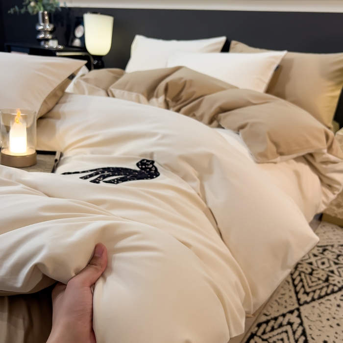 91家纺网 家纺一手货源 找家纺 （总）印季家纺 2025新款全棉50s磨毛绣花-黑豹四件套