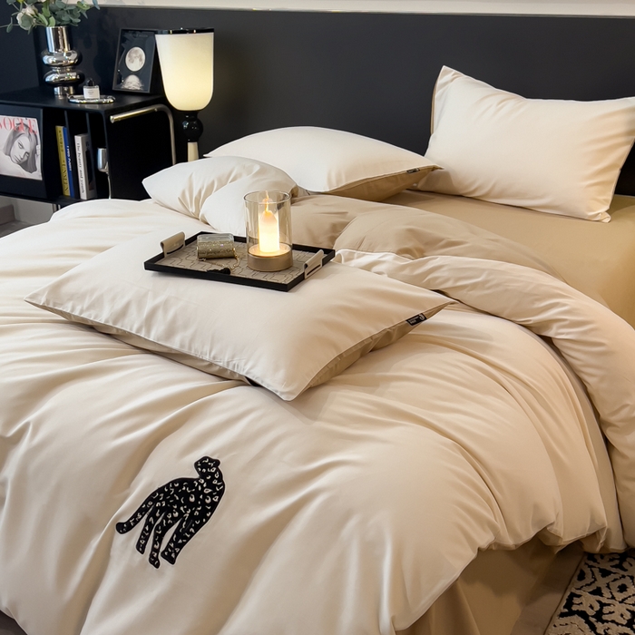 91家纺网 家纺一手货源 找家纺 （总）印季家纺 2025新款全棉50s磨毛绣花-黑豹四件套