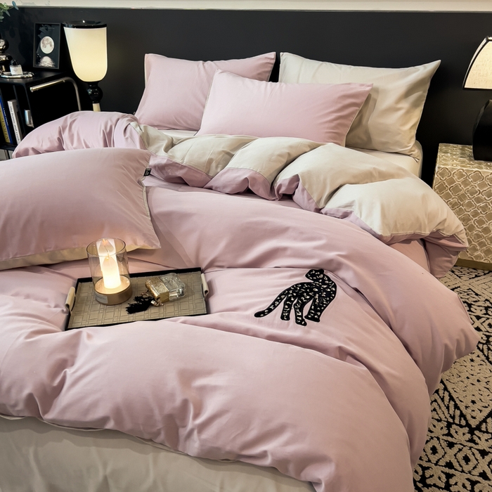 91家纺网 家纺一手货源 找家纺 印季家纺 2025新款全棉50s磨毛绣花-黑豹四件套 悠悠紫-空气灰