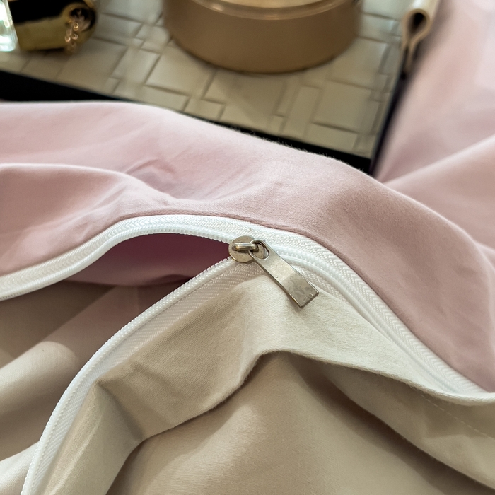 91家纺网 家纺一手货源 找家纺 印季家纺 2025新款全棉50s磨毛绣花-黑豹四件套 悠悠紫-空气灰