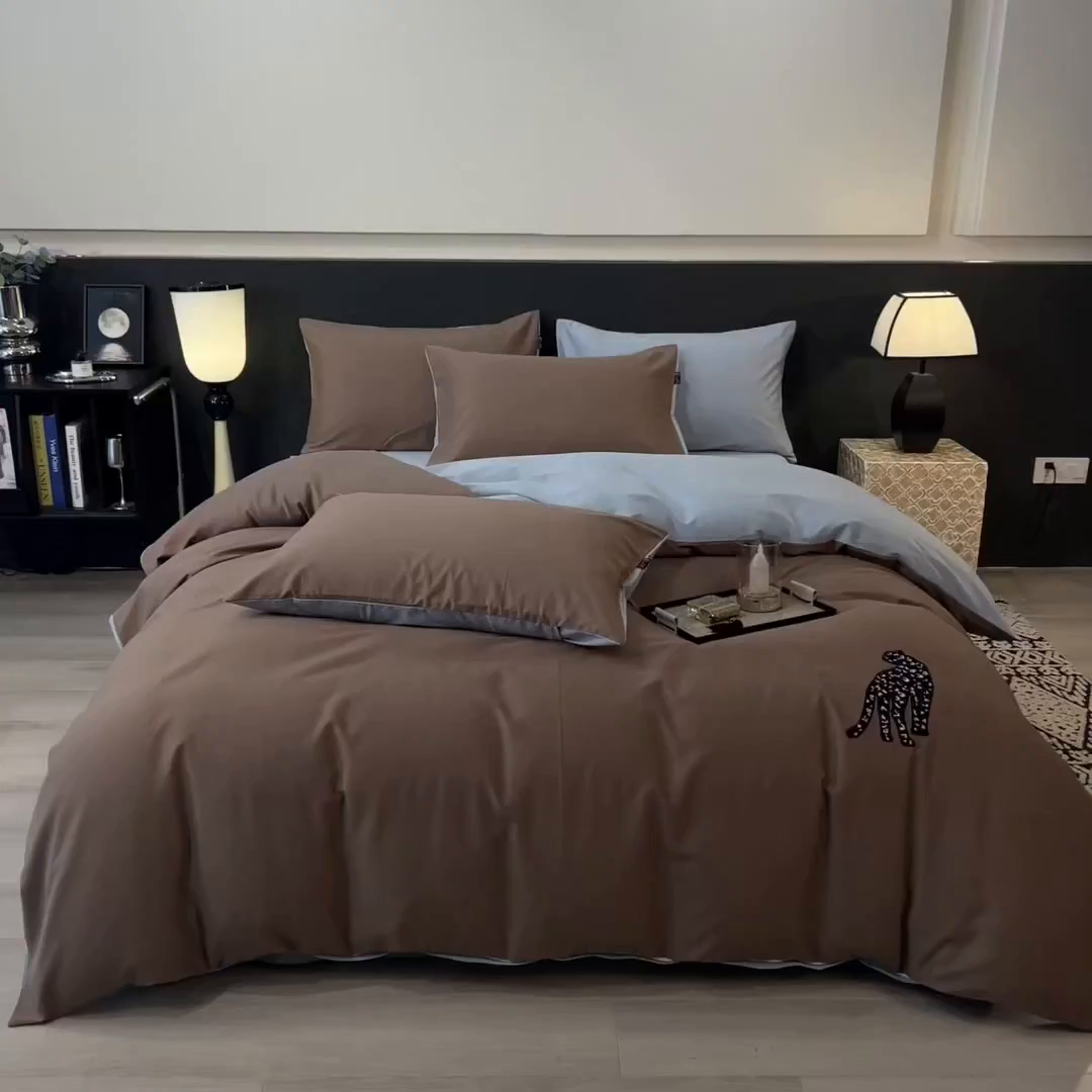 91家纺网 家纺一手货源 找家纺 印季家纺 2025新款全棉50s磨毛绣花-黑豹四件套 咖灰-天青