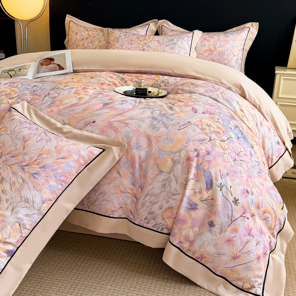 91家纺网 家纺一手货源 找家纺 置顶家纺 2025秋冬新款亲肤加厚140克磨毛四件套-普罗旺斯羽翎系列 羽翎-浅咖