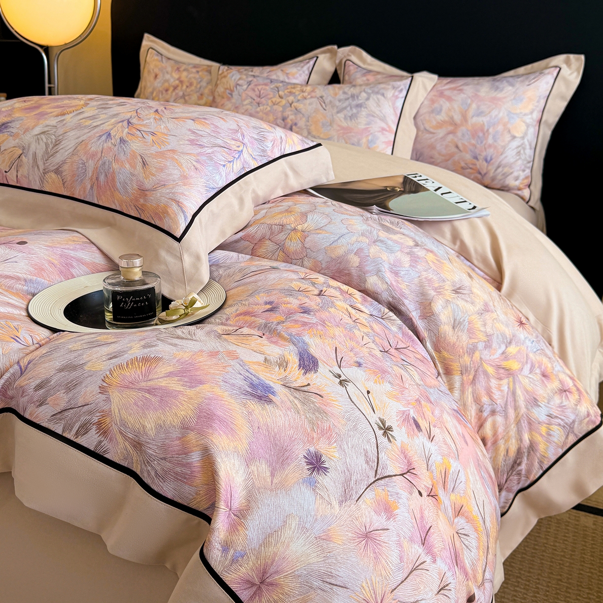 91家纺网 家纺一手货源 找家纺 置顶家纺 2025秋冬新款亲肤加厚140克磨毛四件套-普罗旺斯羽翎系列 羽翎-浅咖