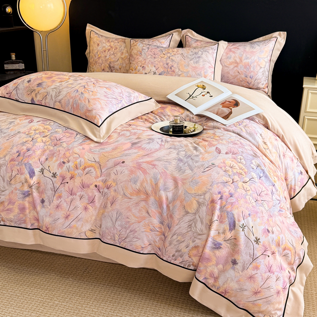 91家纺网 家纺一手货源 找家纺 置顶家纺 2025秋冬新款亲肤加厚140克磨毛四件套-普罗旺斯羽翎系列 羽翎-浅咖