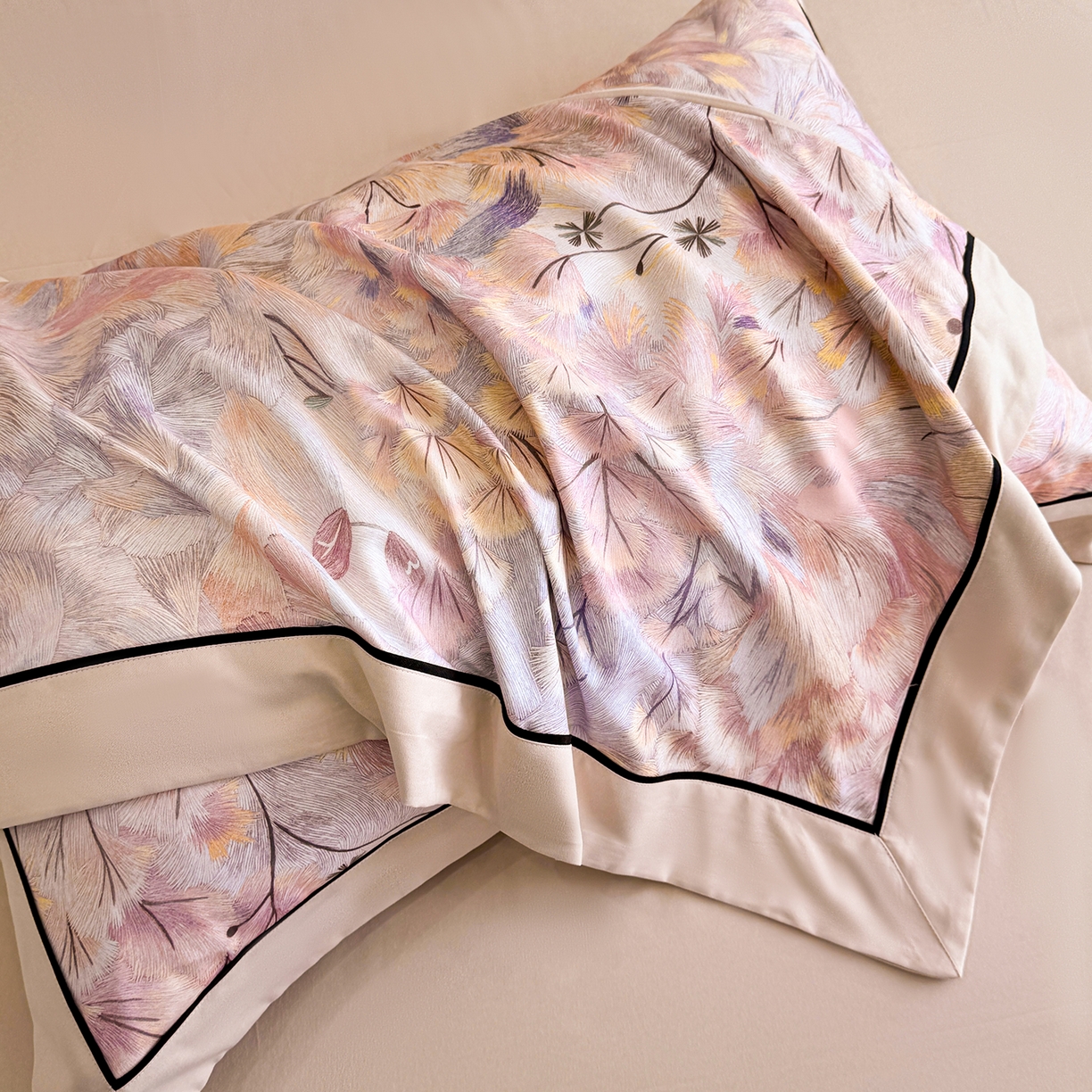 91家纺网 家纺一手货源 找家纺 置顶家纺 2025秋冬新款亲肤加厚140克磨毛四件套-普罗旺斯羽翎系列 羽翎-浅咖