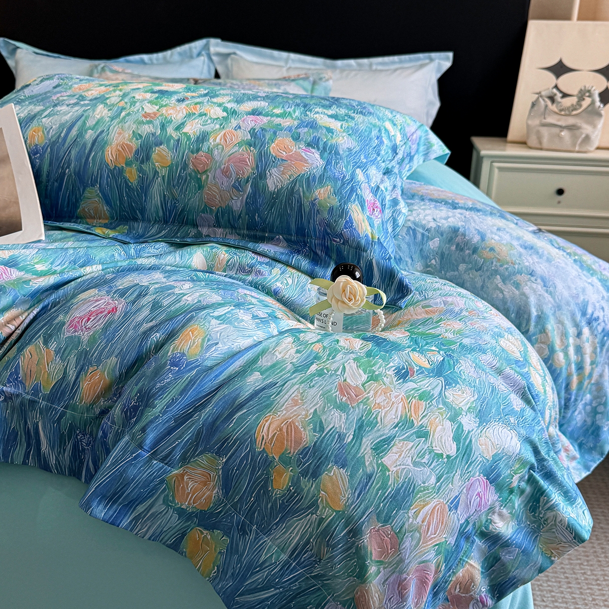 91家纺网 家纺一手货源 找家纺 置顶家纺 2025秋冬新款亲肤加厚140克磨毛四件套-普罗旺斯羽翎系列 普罗旺斯-冰蓝