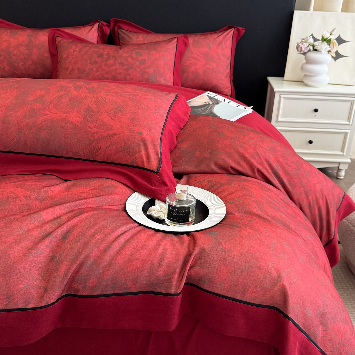 91家纺网 家纺一手货源 找家纺 置顶家纺 2025秋冬新款亲肤加厚140克磨毛四件套-普罗旺斯羽翎系列 羽翎-酒红