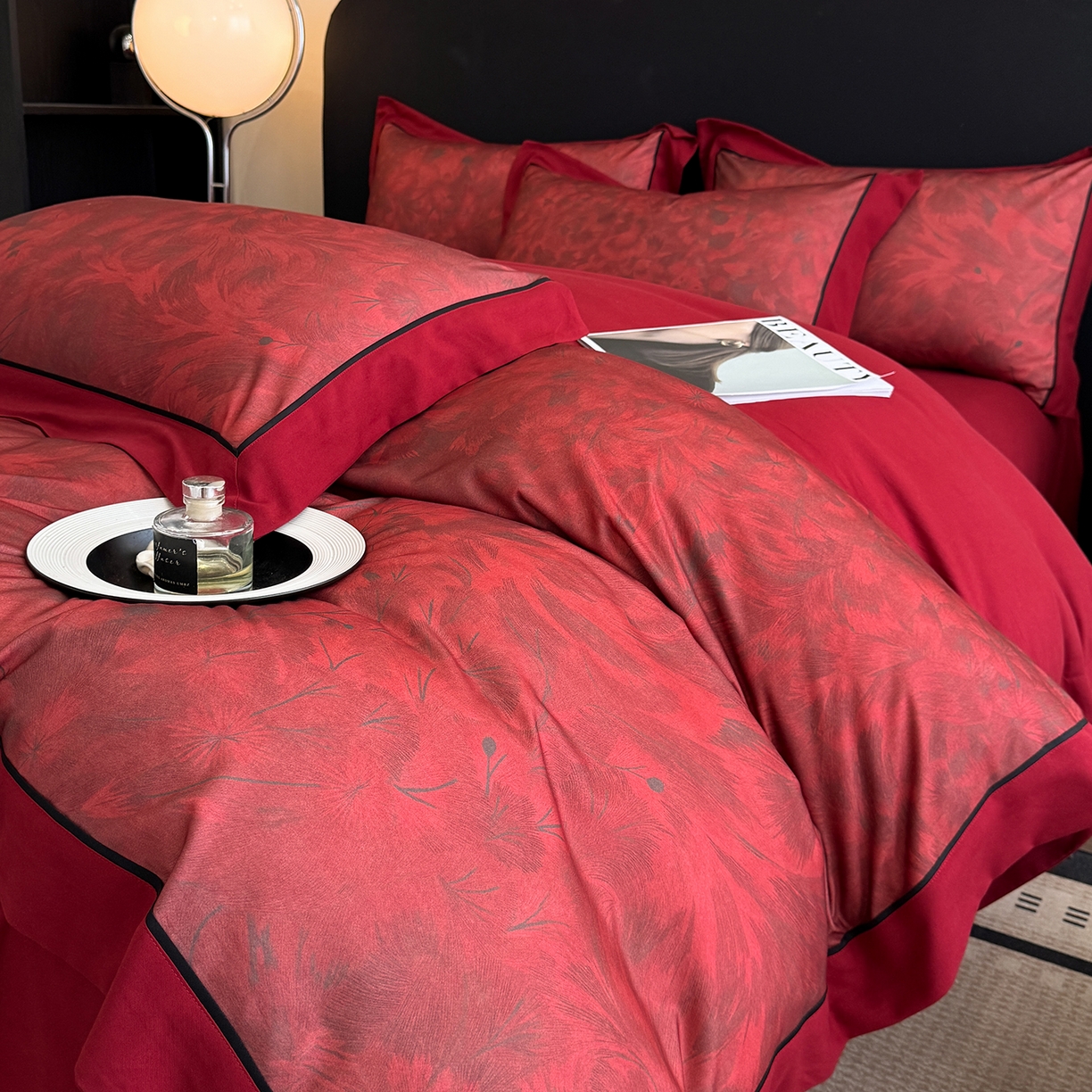 91家纺网 家纺一手货源 找家纺 置顶家纺 2025秋冬新款亲肤加厚140克磨毛四件套-普罗旺斯羽翎系列 羽翎-酒红