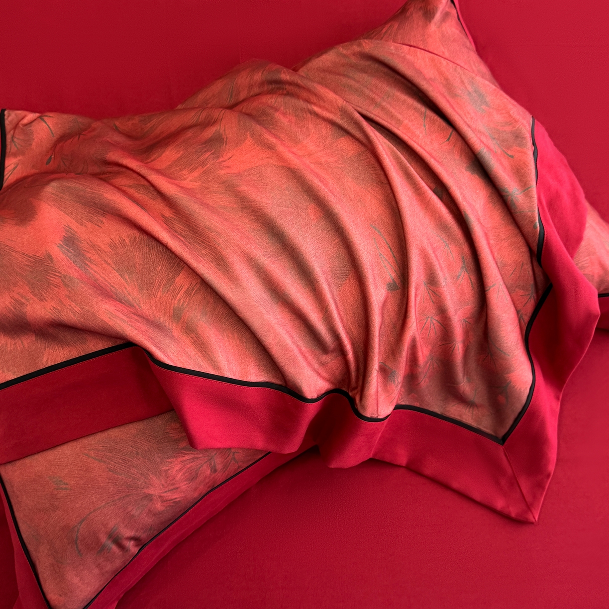 91家纺网 家纺一手货源 找家纺 置顶家纺 2025秋冬新款亲肤加厚140克磨毛四件套-普罗旺斯羽翎系列 羽翎-酒红