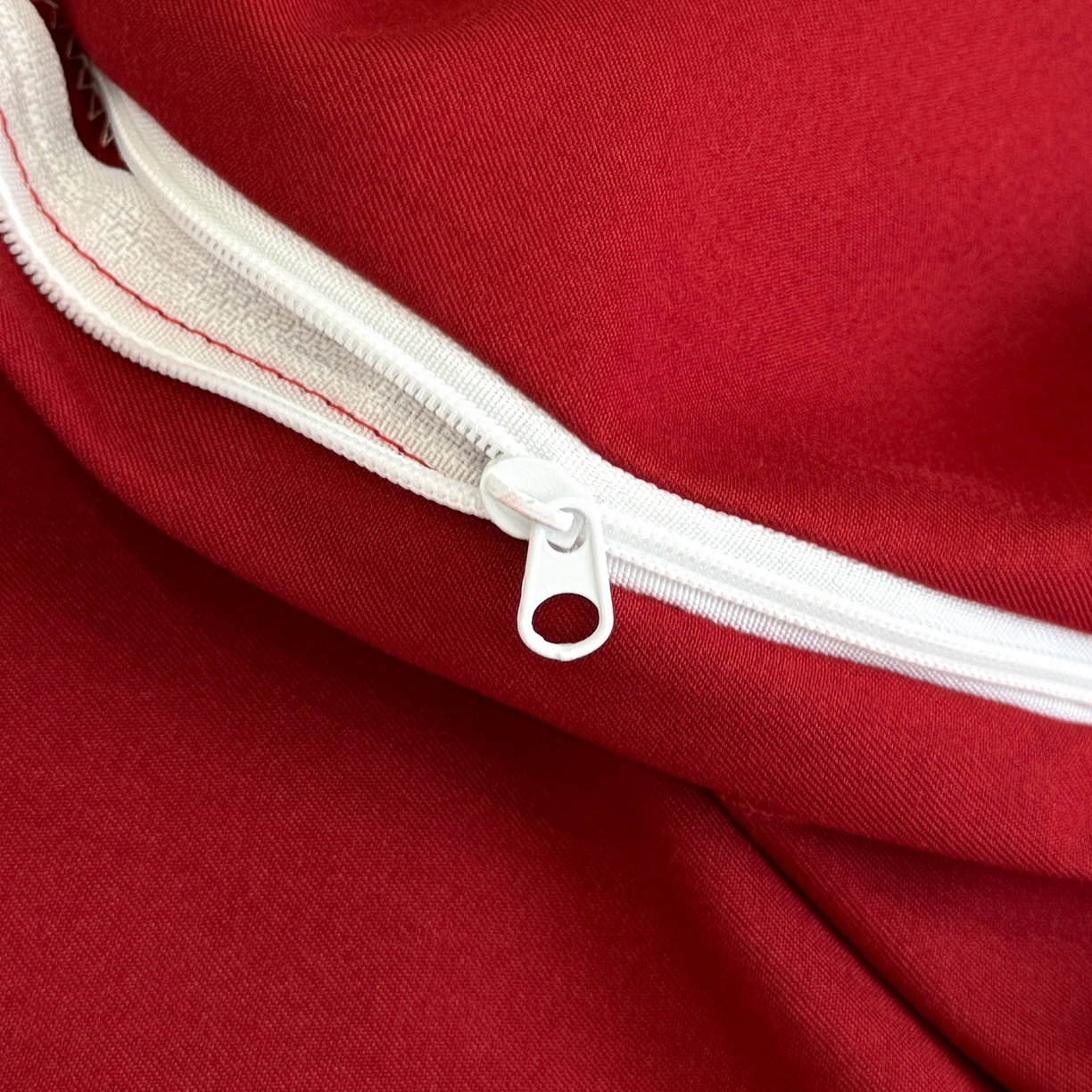 91家纺网 家纺一手货源 找家纺 置顶家纺 2025秋冬新款亲肤加厚140克磨毛四件套-普罗旺斯羽翎系列 羽翎-酒红