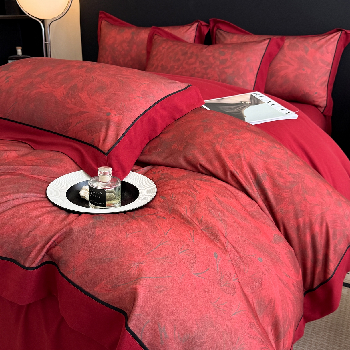 91家纺网 家纺一手货源 找家纺 置顶家纺 2025秋冬新款亲肤加厚140克磨毛四件套-普罗旺斯羽翎系列 羽翎-酒红