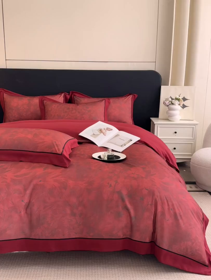 91家纺网 家纺一手货源 找家纺 置顶家纺 2025秋冬新款亲肤加厚140克磨毛四件套-普罗旺斯羽翎系列 羽翎-酒红