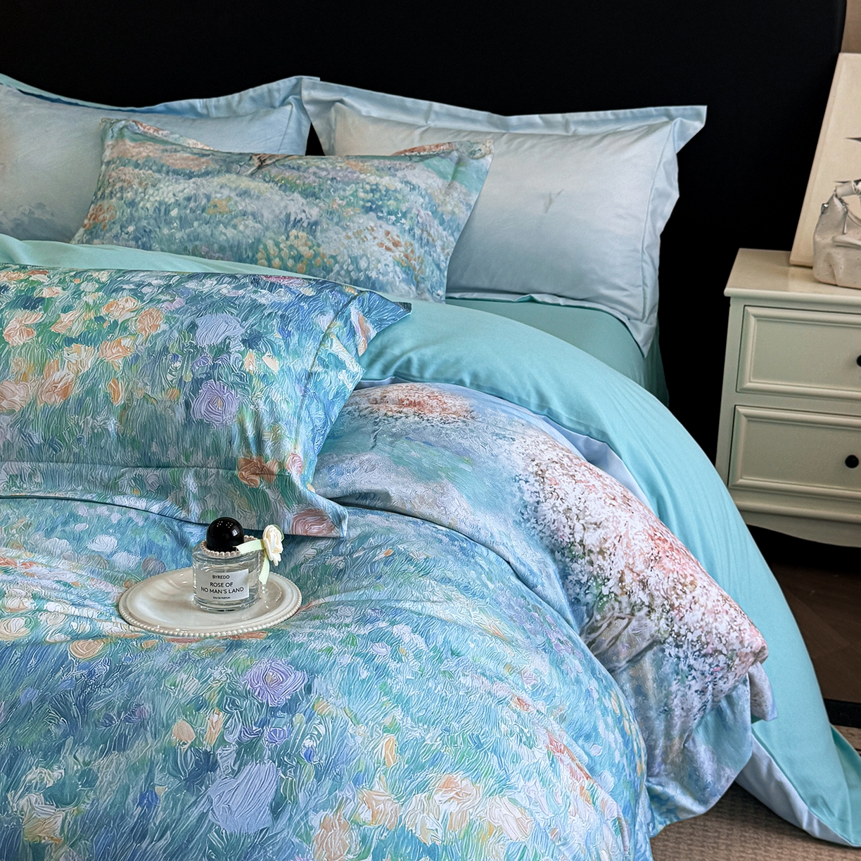 91家纺网 家纺一手货源 找家纺 置顶家纺 2025秋冬新款亲肤加厚140克磨毛四件套-普罗旺斯羽翎系列 普罗旺斯-冰蓝