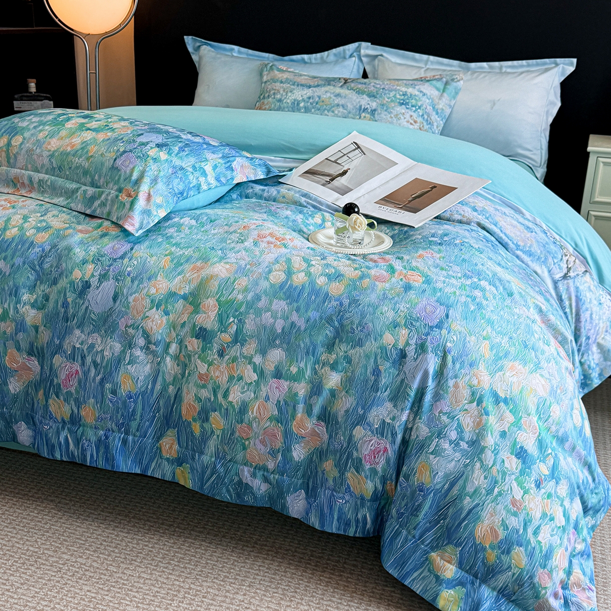 91家纺网 家纺一手货源 找家纺 置顶家纺 2025秋冬新款亲肤加厚140克磨毛四件套-普罗旺斯羽翎系列 普罗旺斯-冰蓝