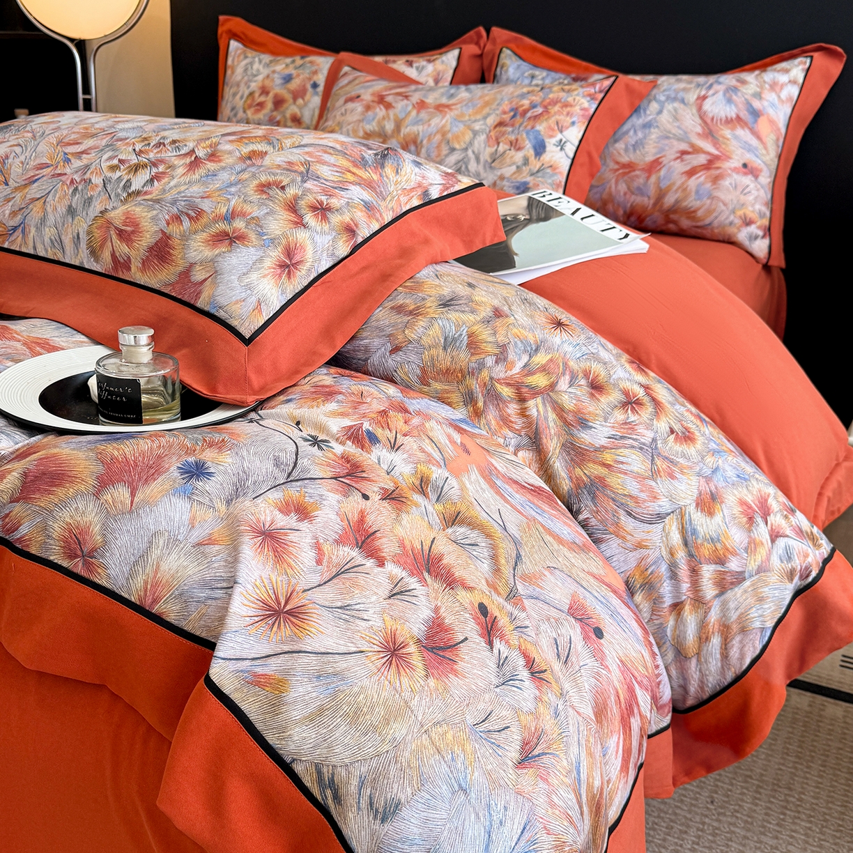 91家纺网 家纺一手货源 找家纺 置顶家纺 2025秋冬新款亲肤加厚140克磨毛四件套-普罗旺斯羽翎系列 羽翎-桔色