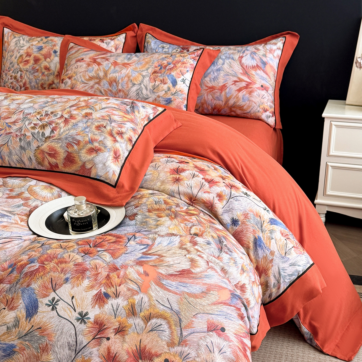 91家纺网 家纺一手货源 找家纺 置顶家纺 2025秋冬新款亲肤加厚140克磨毛四件套-普罗旺斯羽翎系列 羽翎-桔色