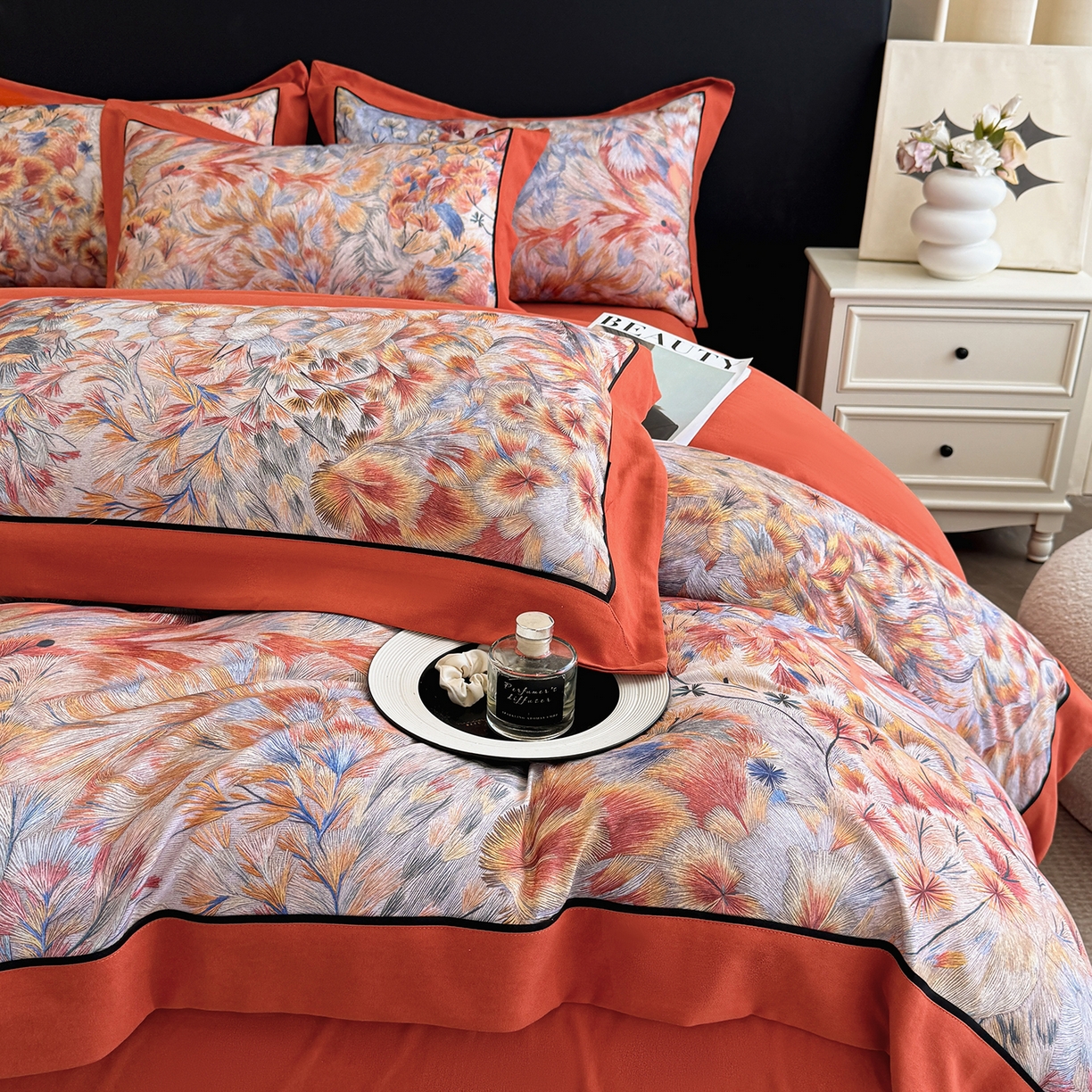 91家纺网 家纺一手货源 找家纺 置顶家纺 2025秋冬新款亲肤加厚140克磨毛四件套-普罗旺斯羽翎系列 羽翎-桔色