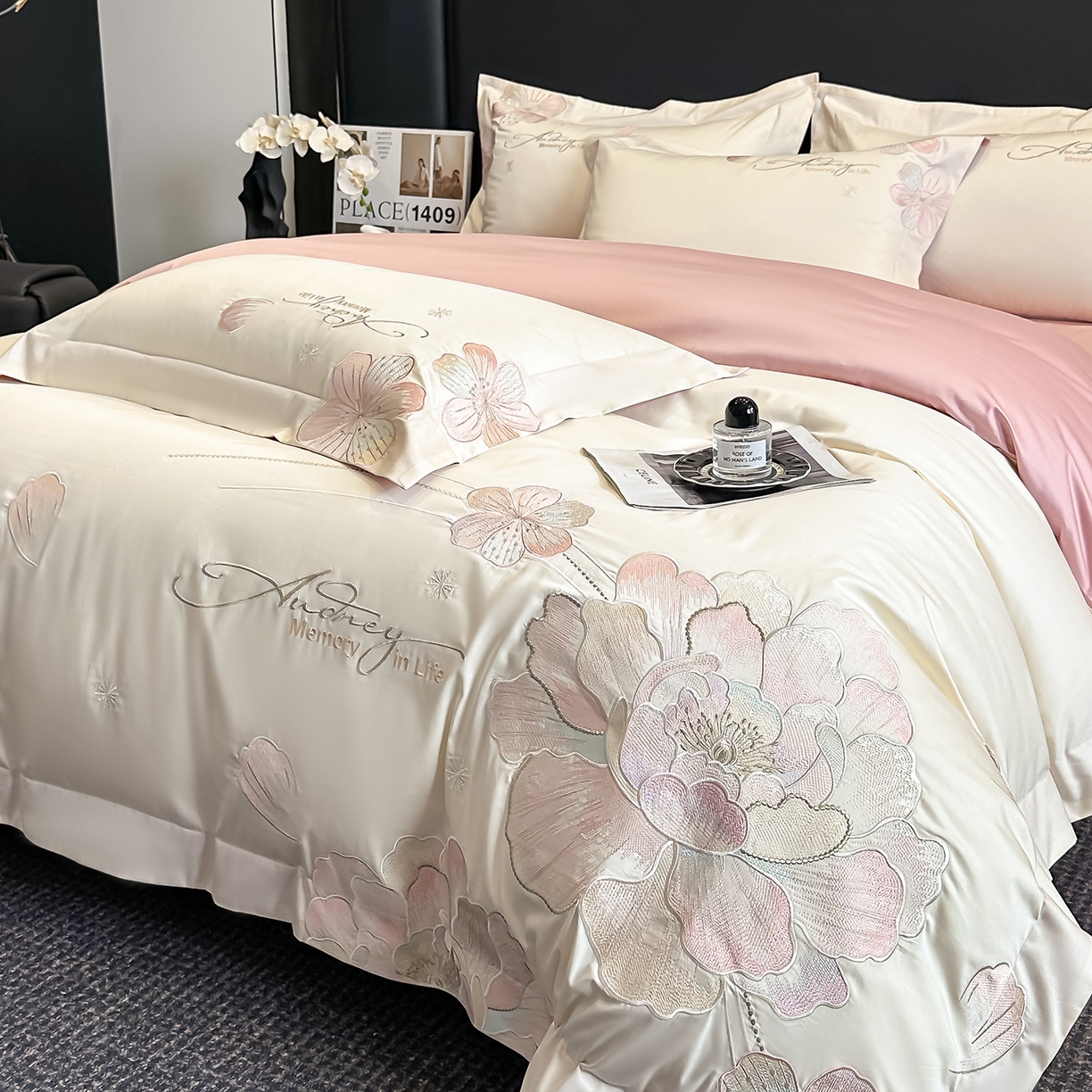 91家纺网 家纺一手货源 找家纺 置顶家纺 2025新款花漾亲肤刺绣系列四件套 花漾-奶白+浅豆沙