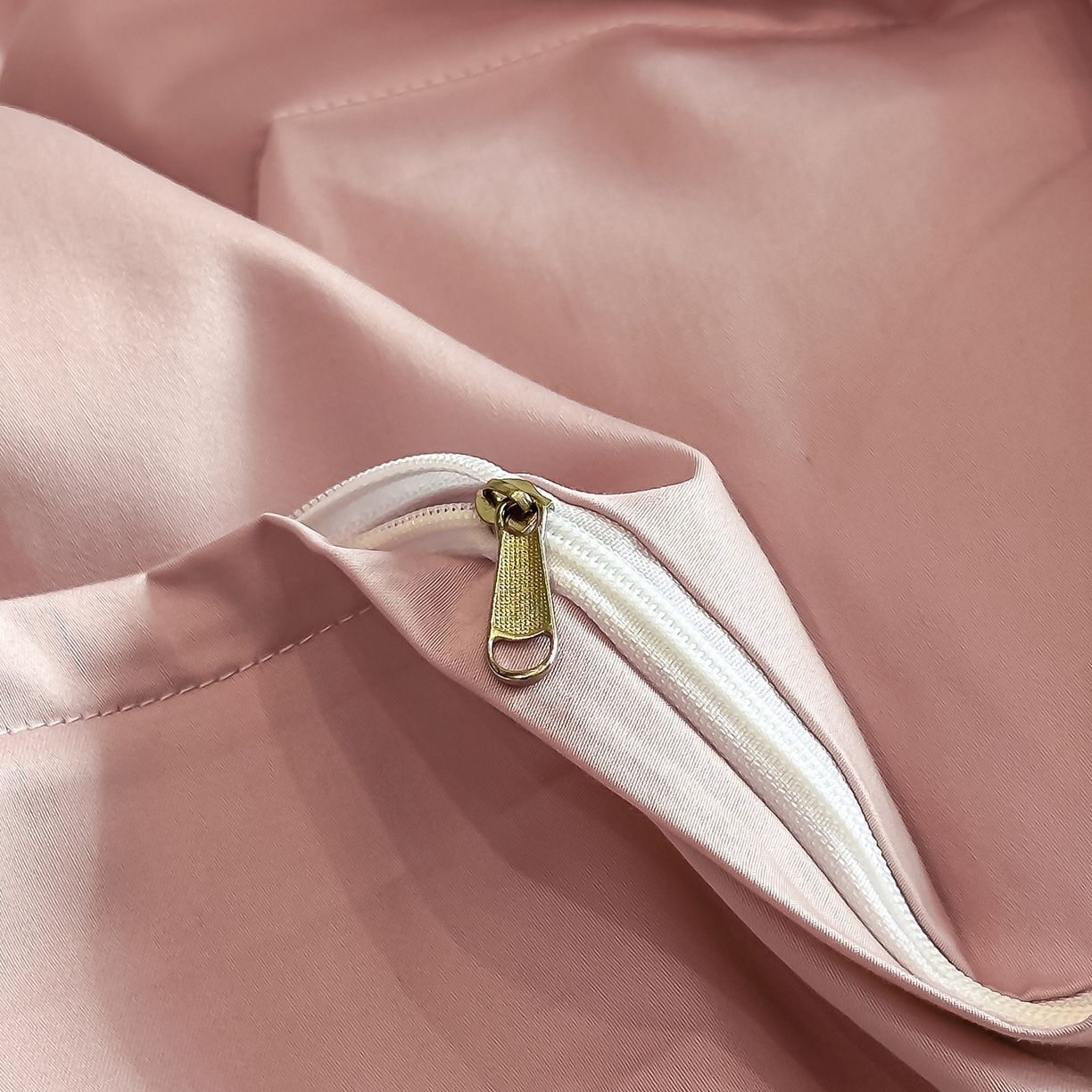 91家纺网 家纺一手货源 找家纺 置顶家纺 2025新款花漾亲肤刺绣系列四件套 花漾-奶白+浅豆沙