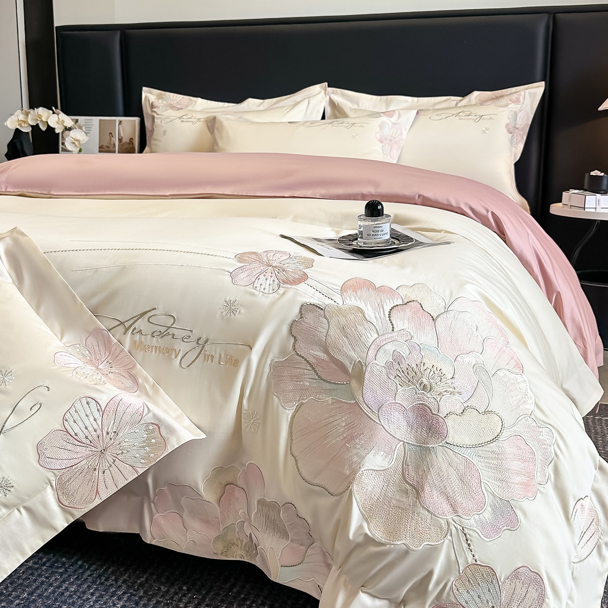 91家纺网 家纺一手货源 找家纺 置顶家纺 2025新款花漾亲肤刺绣系列四件套 花漾-奶白+浅豆沙