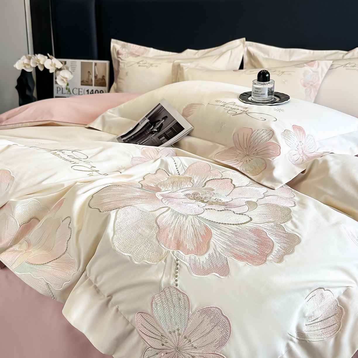 91家纺网 家纺一手货源 找家纺 置顶家纺 2025新款花漾亲肤刺绣系列四件套 花漾-奶白+浅豆沙