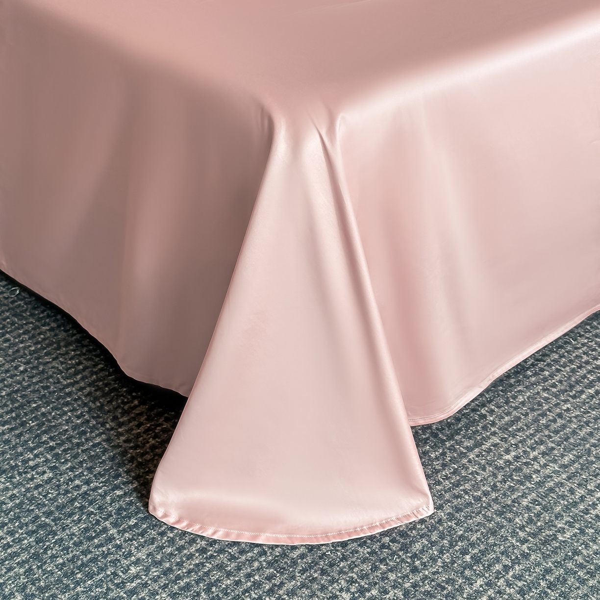 91家纺网 家纺一手货源 找家纺 置顶家纺 2025新款花漾亲肤刺绣系列四件套 花漾-奶白+浅豆沙