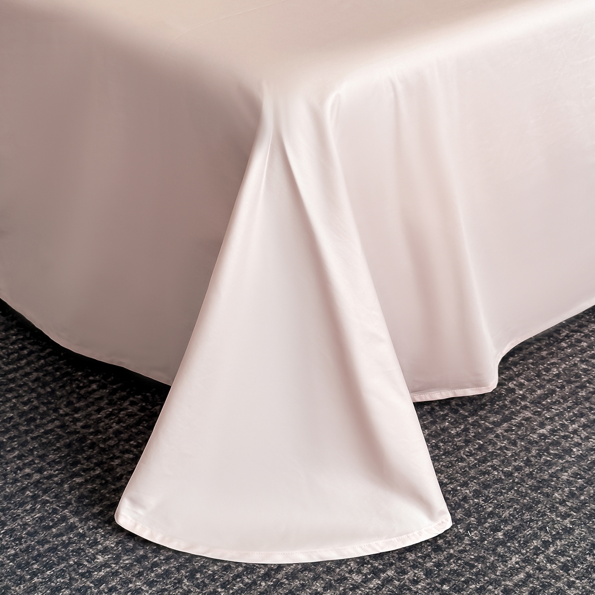 91家纺网 家纺一手货源 找家纺 置顶家纺 2025新款花漾亲肤刺绣系列四件套 花漾-奶白+玉粉