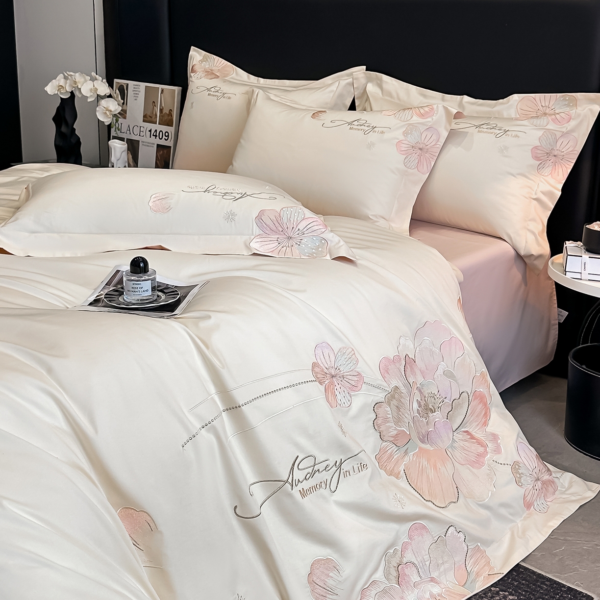 91家纺网 家纺一手货源 找家纺 置顶家纺 2025新款花漾亲肤刺绣系列四件套 花漾-奶白+玉粉