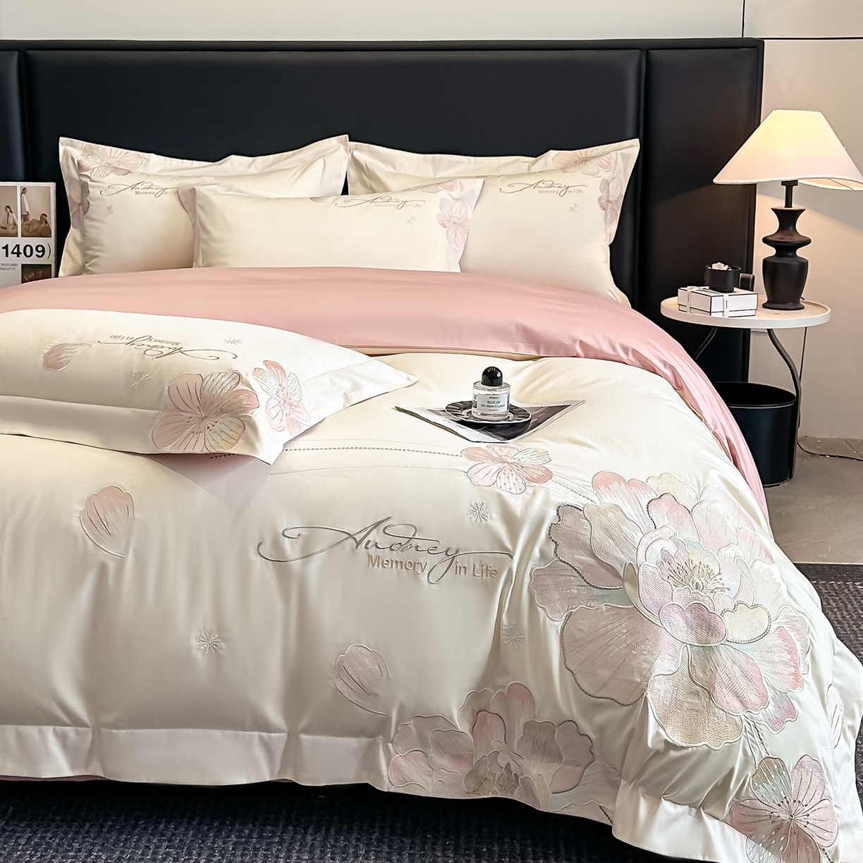 91家纺网 家纺一手货源 找家纺 置顶家纺 2025新款花漾亲肤刺绣系列四件套 花漾-奶白+浅豆沙