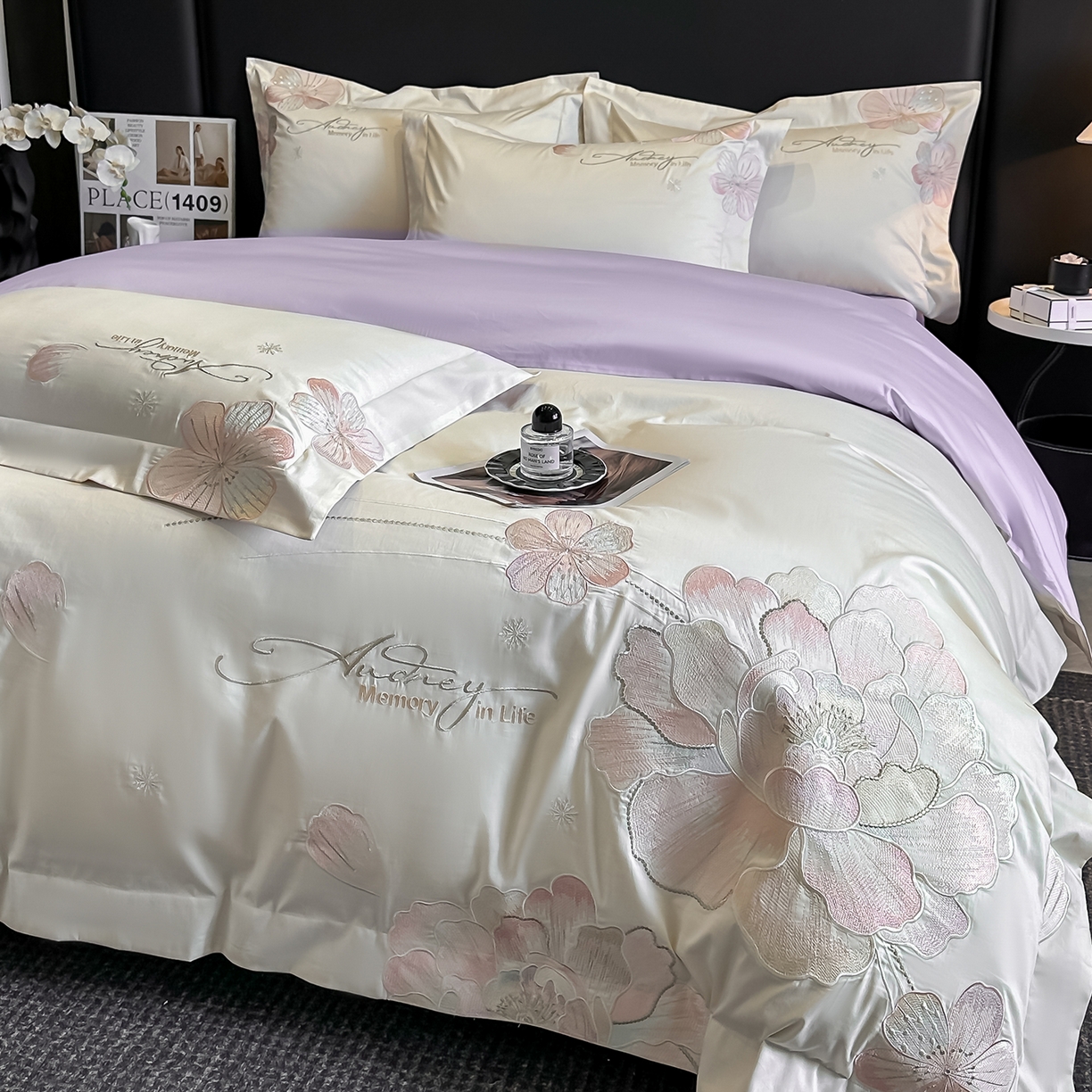 91家纺网 家纺一手货源 找家纺 置顶家纺 2025新款花漾亲肤刺绣系列四件套 花漾-奶白+香芋紫