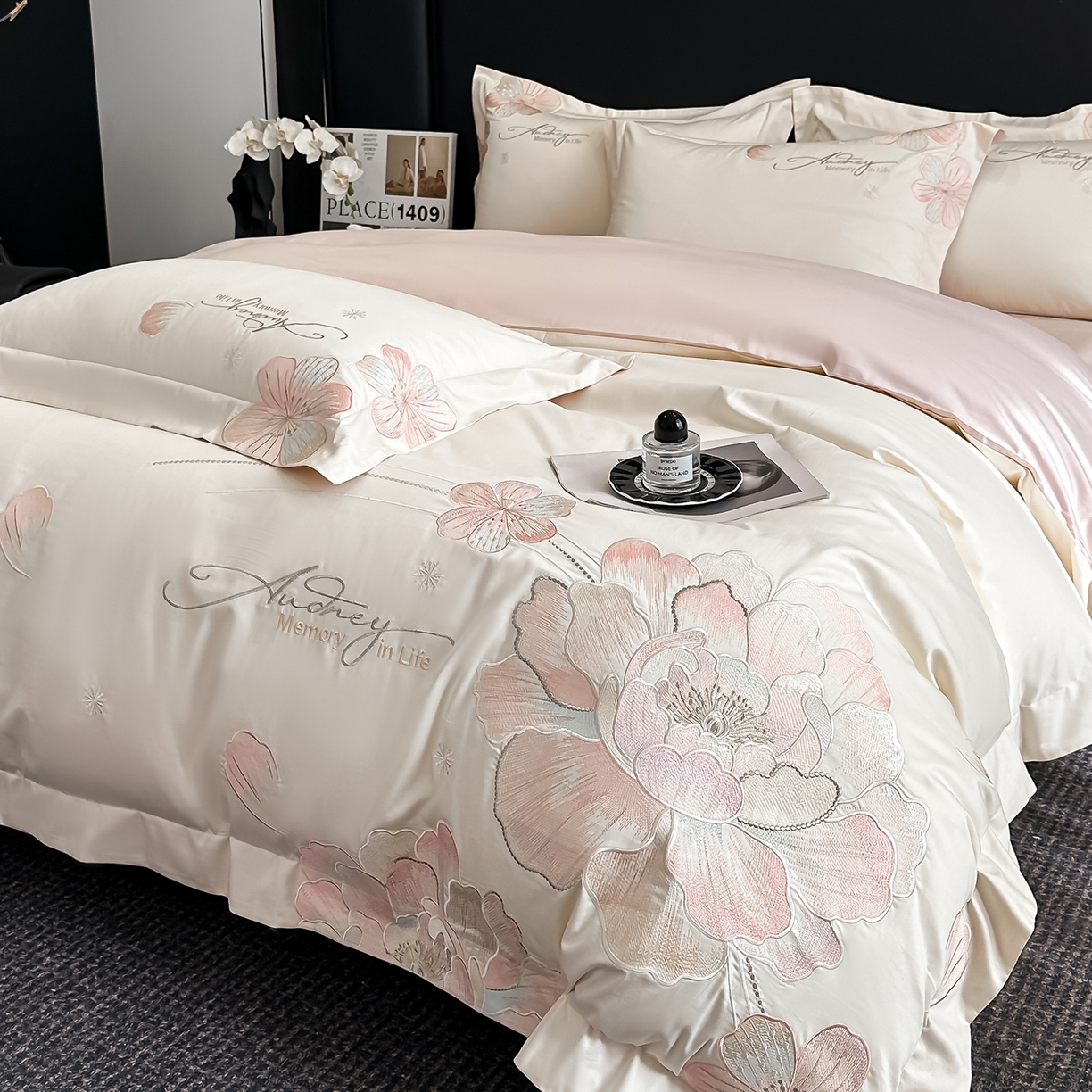 91家纺网 家纺一手货源 找家纺 置顶家纺 2025新款花漾亲肤刺绣系列四件套 花漾-奶白+玉粉