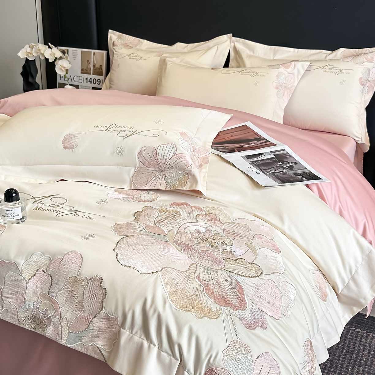 91家纺网 家纺一手货源 找家纺 置顶家纺 2025新款花漾亲肤刺绣系列四件套 花漾-奶白+浅豆沙