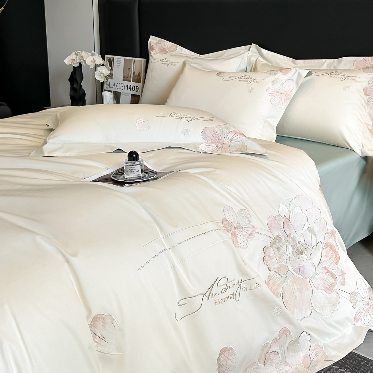 91家纺网 家纺一手货源 找家纺 置顶家纺 2025新款花漾亲肤刺绣系列四件套 花漾-白+繁星蓝