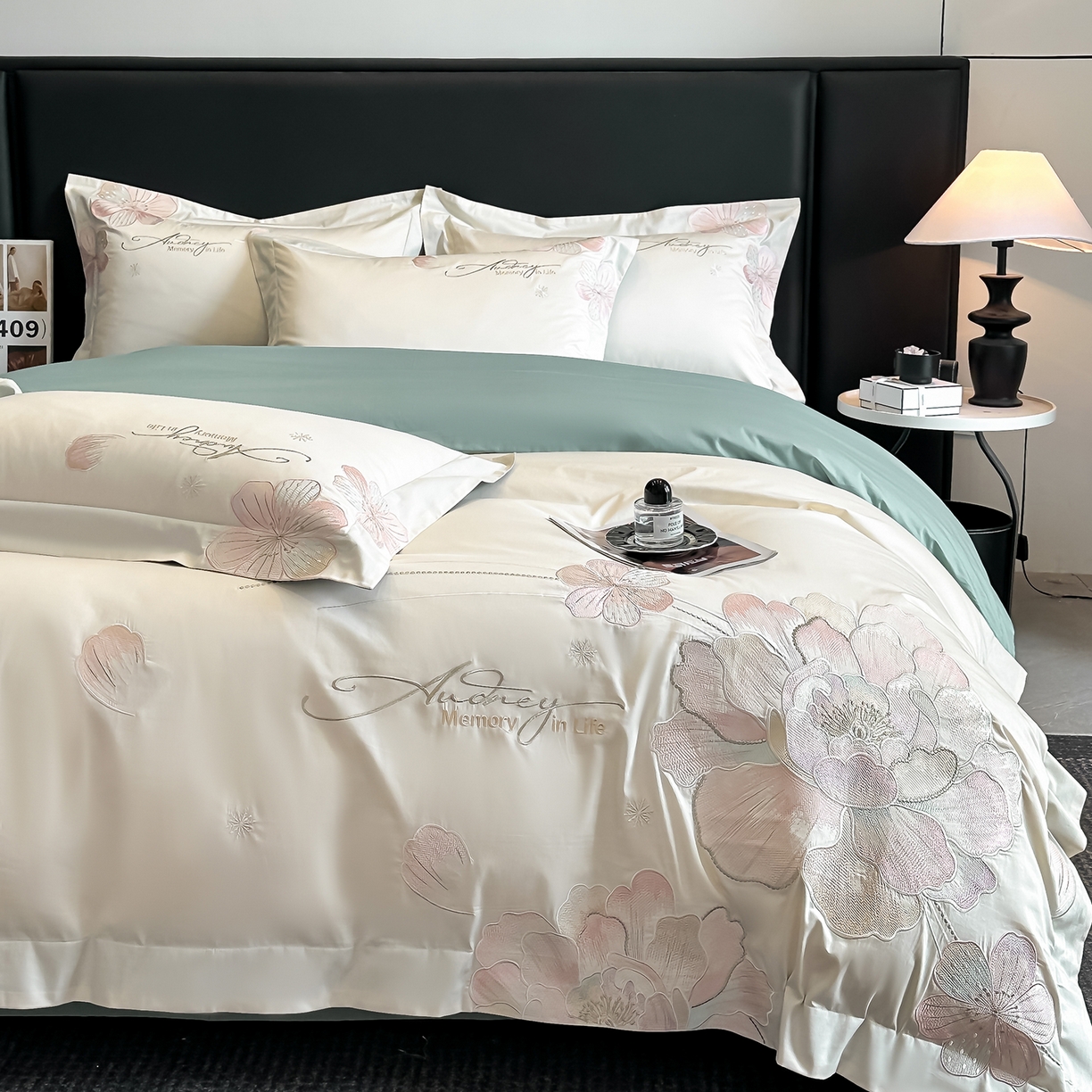 91家纺网 家纺一手货源 找家纺 置顶家纺 2025新款花漾亲肤刺绣系列四件套 花漾-白+繁星蓝