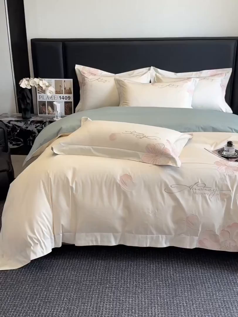 91家纺网 家纺一手货源 找家纺 置顶家纺 2025新款花漾亲肤刺绣系列四件套 花漾-白+繁星蓝