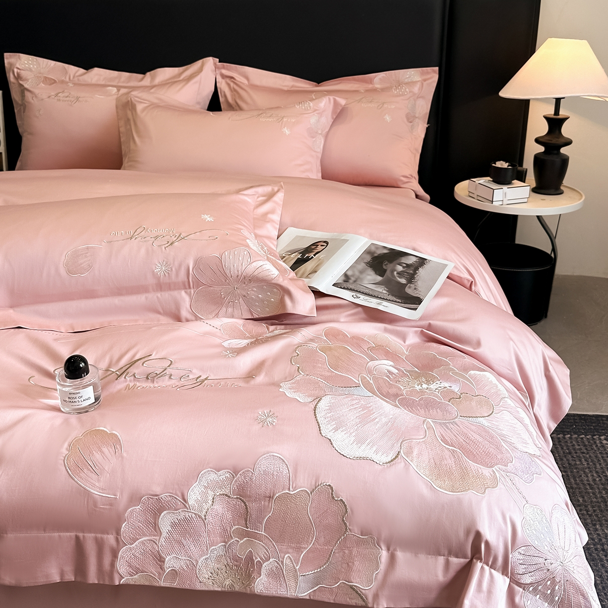 91家纺网 家纺一手货源 找家纺 置顶家纺 2025新款花漾亲肤刺绣系列四件套 花漾-浅豆沙