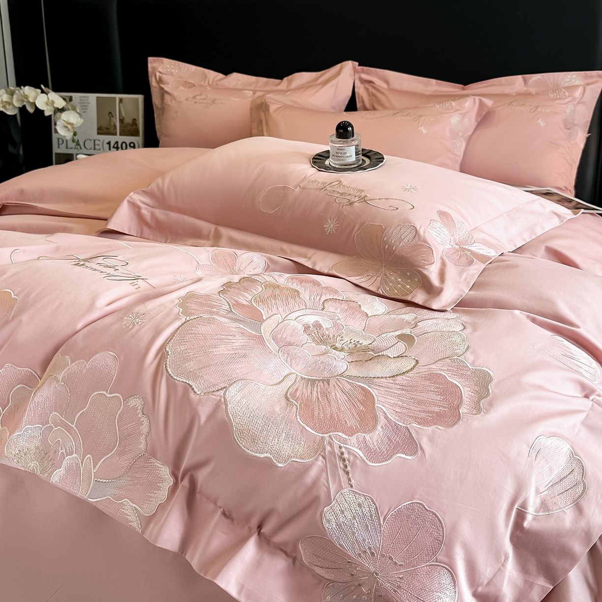 91家纺网 家纺一手货源 找家纺 置顶家纺 2025新款花漾亲肤刺绣系列四件套 花漾-浅豆沙