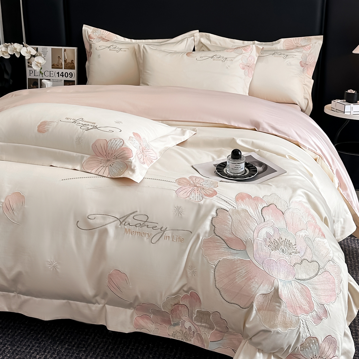 91家纺网 家纺一手货源 找家纺 置顶家纺 2025新款花漾亲肤刺绣系列四件套 花漾-奶白+玉粉