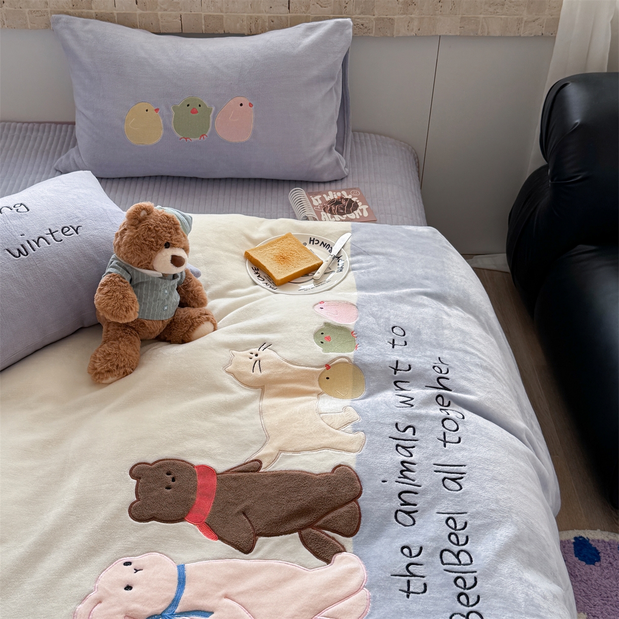 91家纺网 家纺一手货源 找家纺 （总）暖生活 2025新款牛奶绒贴布绣工艺款床盖四件套 （会员-5元）