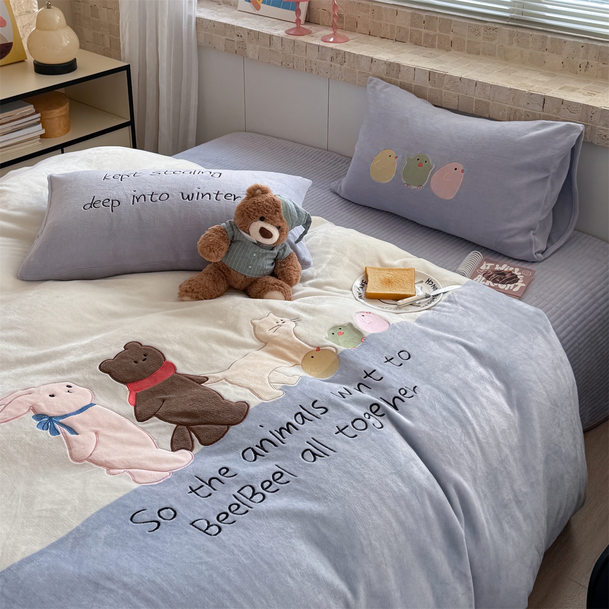 91家纺网 家纺一手货源 找家纺 （总）暖生活 2025新款牛奶绒贴布绣工艺款床盖四件套 （会员-5元）